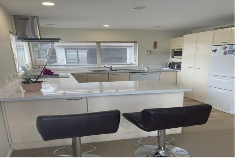 Photo of property in 1/46 Blakeborough Drive, Forrest Hill, Auckland, 0620