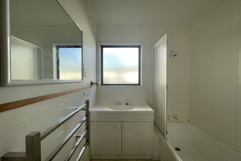 Photo of property in 94 Roberts Road, Te Atatu South, Auckland, 0610