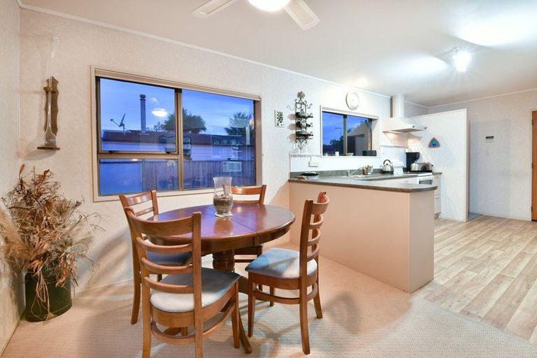 Photo of property in 19 Lillian Place, Orewa, 0931