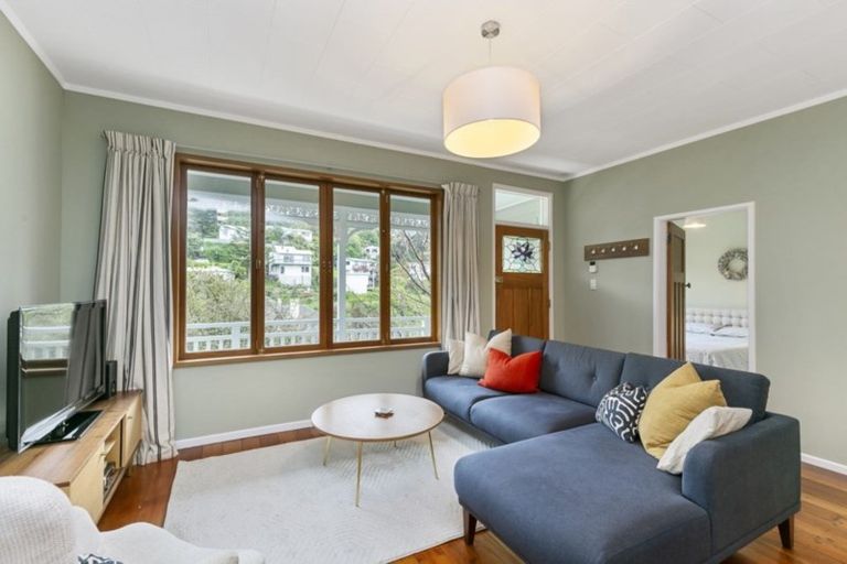 Photo of property in 71 Severn Street, Island Bay, Wellington, 6023