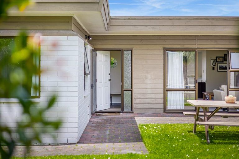 Photo of property in 1/262 Don Buck Road, Massey, Auckland, 0614