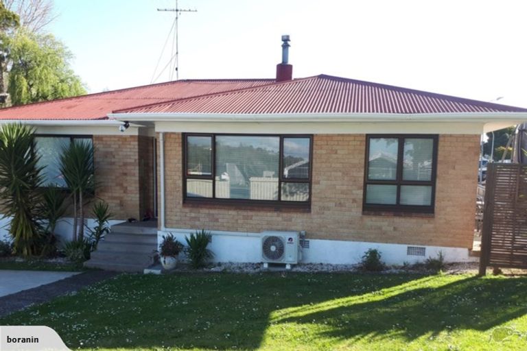 Photo of property in 8 Paerata Road, Pukekohe, 2120