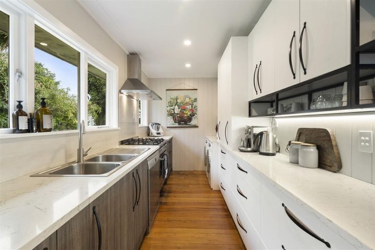 Photo of property in 29 Mcintyre Road, Mangere Bridge, Auckland, 2022