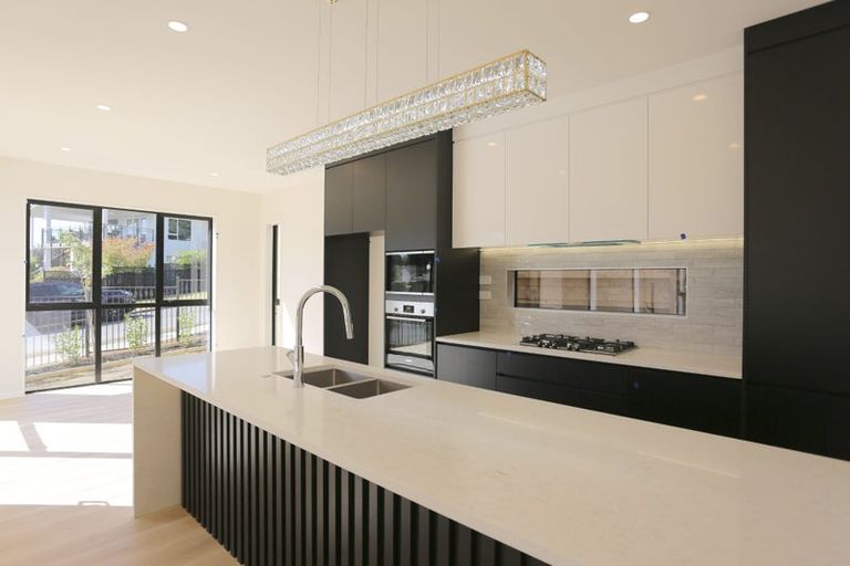 Photo of property in 46 Topliss Drive, Northcross, Auckland, 0632