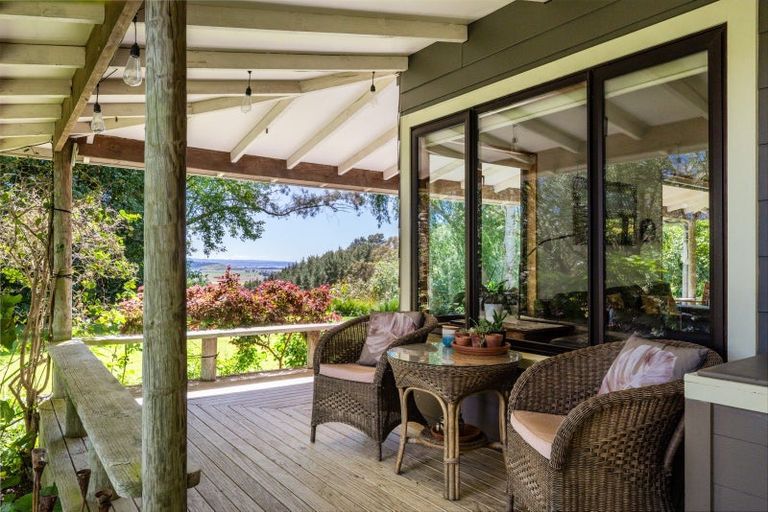 Photo of property in 40 Longview Road, Poraiti, Napier, 4182