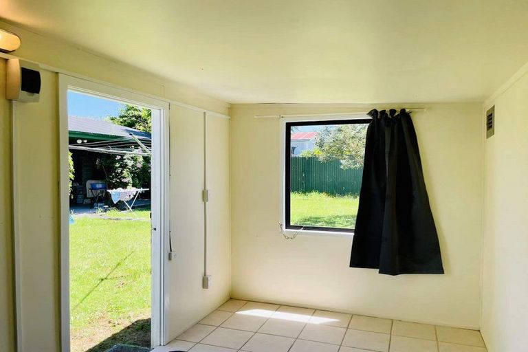 Photo of property in 11 Waipani Road, Te Atatu Peninsula, Auckland, 0610