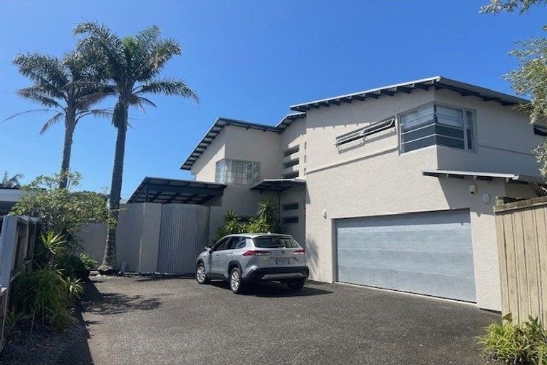 Photo of property in 2/16 Tobruk Crescent, Milford, Auckland, 0620