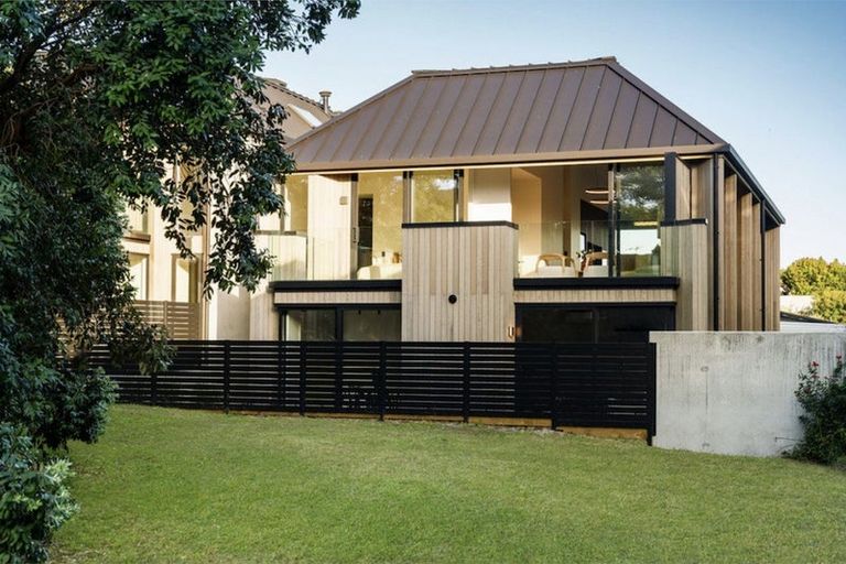 Photo of property in 30b Pitau Road, Mount Maunganui, 3116
