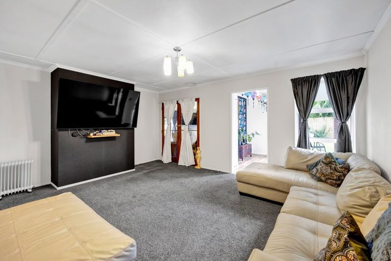 Photo of property in 11 Matai Place, Hawera, 4610