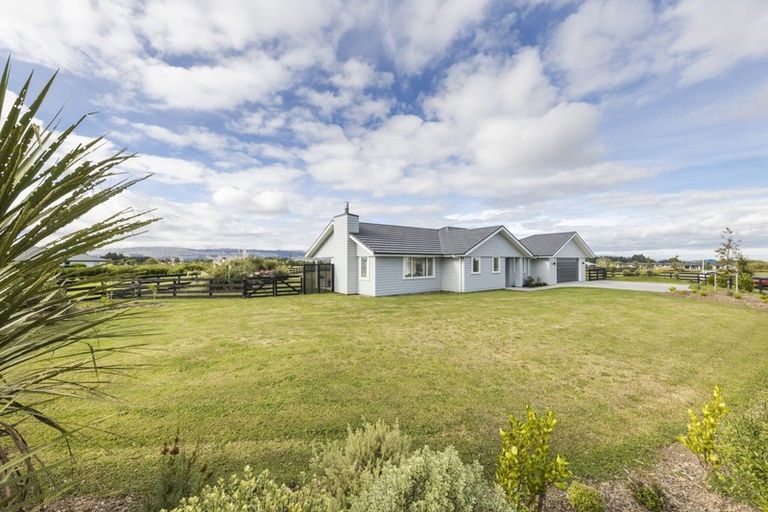 Photo of property in 25 Hartwell Drive, Kelvin Grove, Palmerston North, 4470
