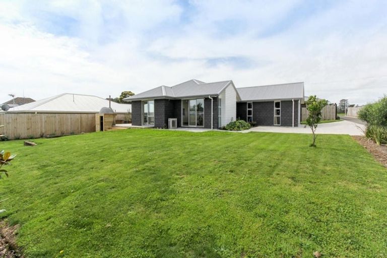 Photo of property in 92 Smart Road, Glen Avon, New Plymouth, 4312