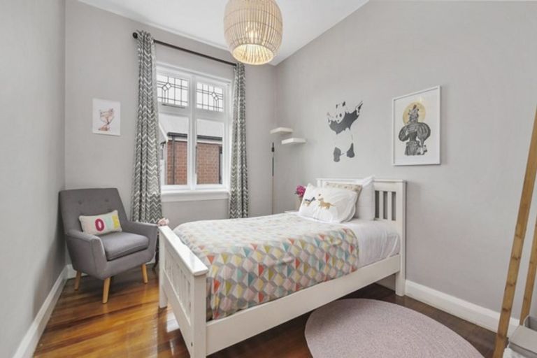 Photo of property in 2 Gamblins Road, Saint Martins, Christchurch, 8022