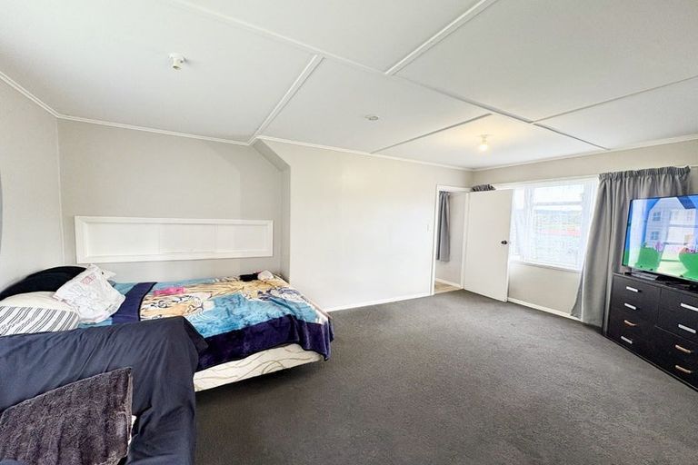 Photo of property in 2a-2b Devon Place, Cannons Creek, Porirua, 5024