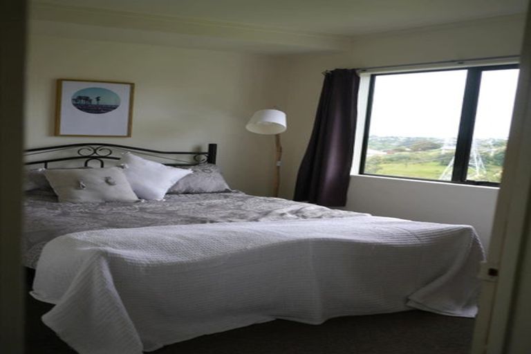 Photo of property in 14 Longview Rise, Massey, Auckland, 0614