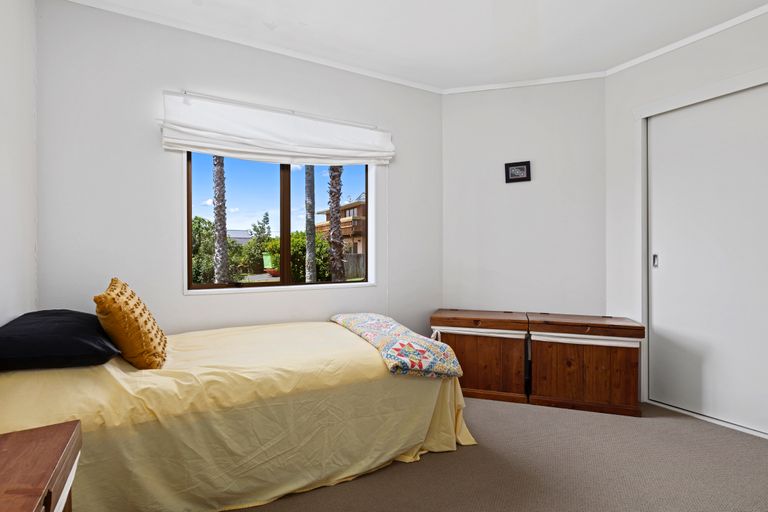 Photo of property in 13a Red Beach Road, Red Beach, 0932