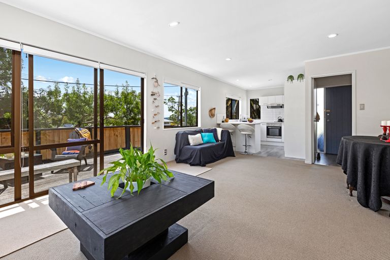 Photo of property in 13a Red Beach Road, Red Beach, 0932