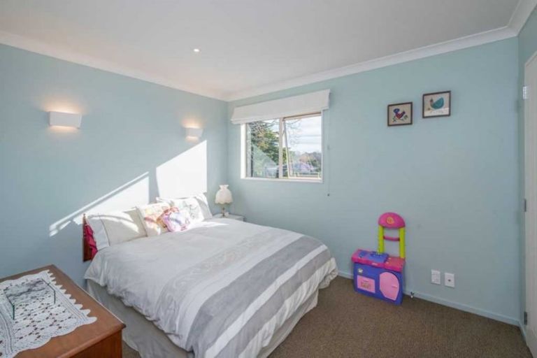 Photo of property in 2 Ngarara Road, Waikanae, 5036