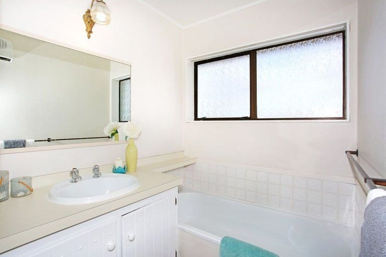 Photo of property in 2/16 Ridge Road, Howick, Auckland, 2014