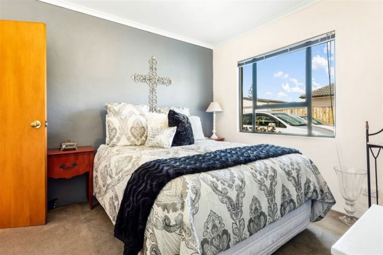 Photo of property in 24 Makiri Street, Helensville, 0800