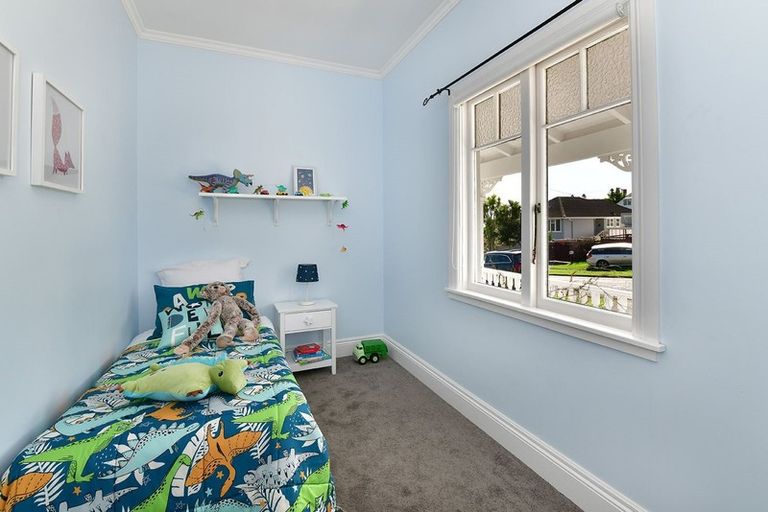 Photo of property in 43 Puriri Street, Helensville, 0800