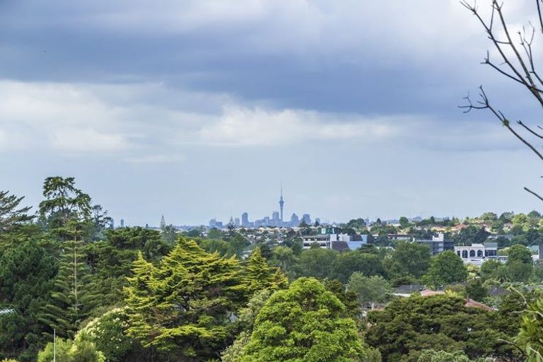 Photo of property in 8 Chrome Place, Henderson, Auckland, 0612