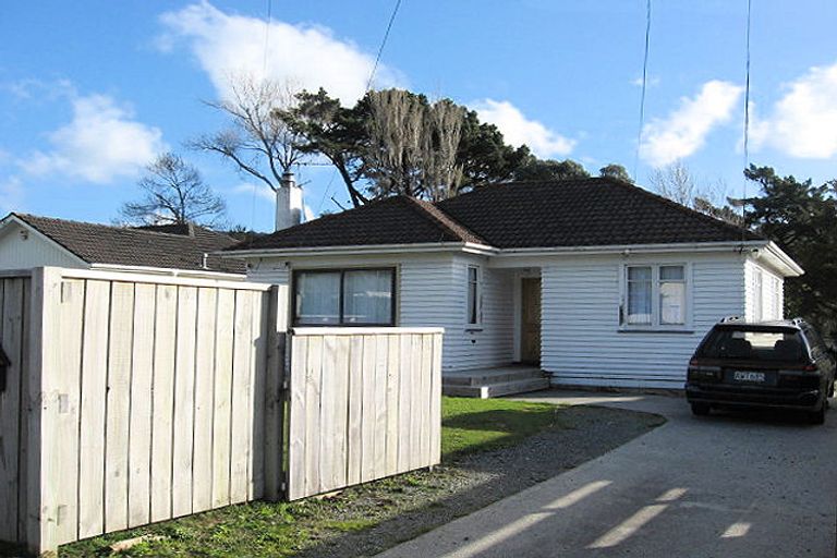 Photo of property in 100 Main Road, Wainuiomata, Lower Hutt, 5014