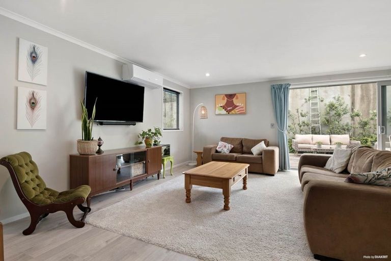 Photo of property in 4 Ian Gordon Lane, Orewa, 0931