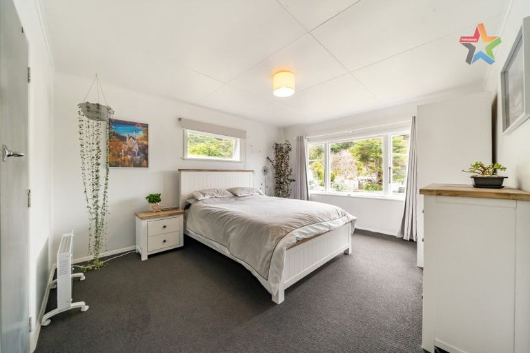 Photo of property in 35 Lees Grove, Wainuiomata, Lower Hutt, 5014