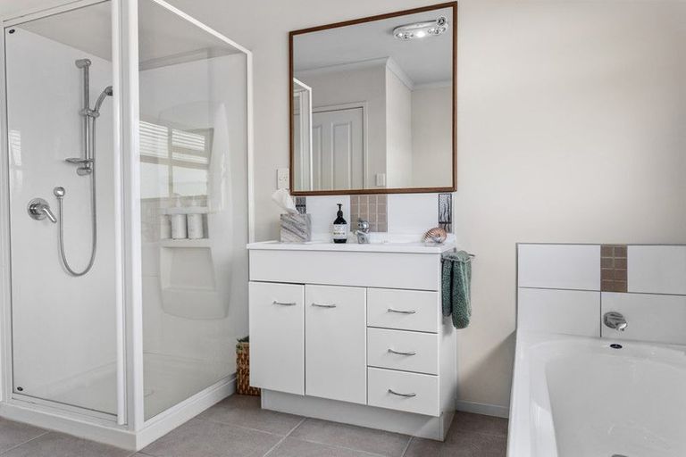 Photo of property in 29 Edgewater Grove, Whakatane, 3120