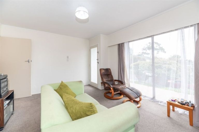 Photo of property in 2/6 Miro Street, New Lynn, Auckland, 0600