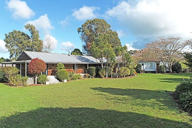 Photo of property in 943 Glenbrook Road, Glenbrook, Pukekohe, 2679