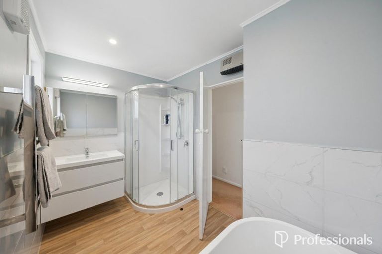 Photo of property in 24 Pekanga Road, Normandale, Lower Hutt, 5010