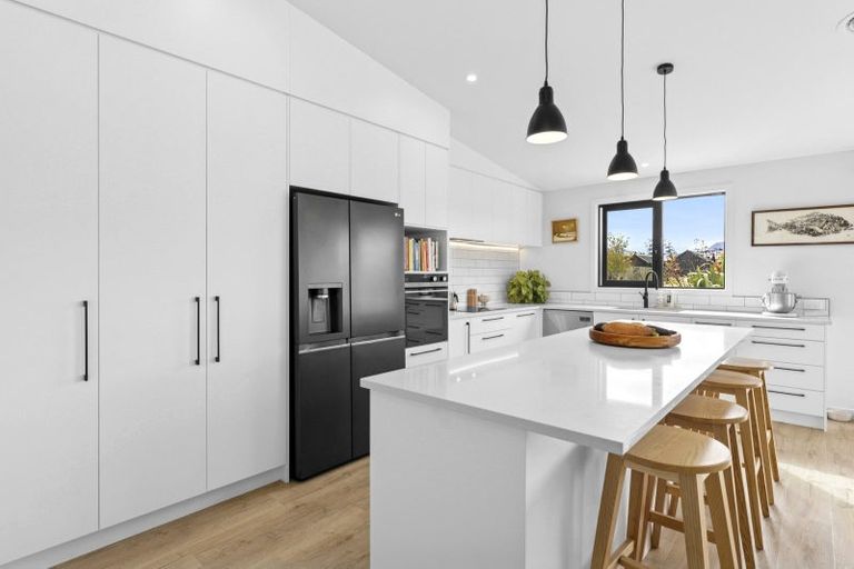 Photo of property in 3 Mount Prospect Lane, Wanaka, 9305