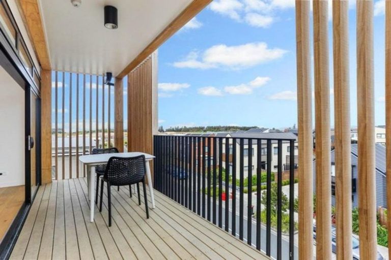 Photo of property in 7/163 Hobsonville Point Road, Hobsonville, Auckland, 0616