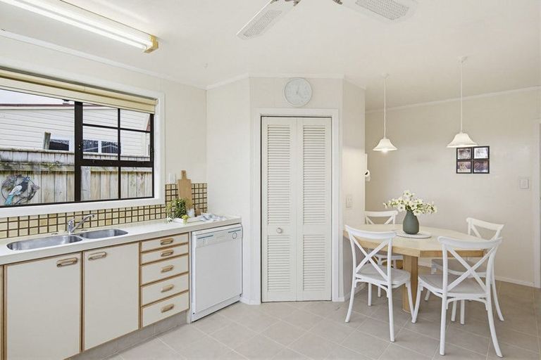 Photo of property in 38 Rimu Street, Waikanae, 5036