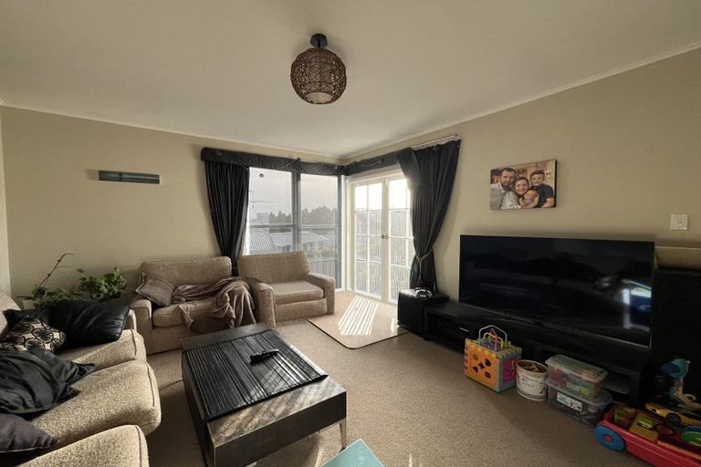 Photo of property in 1/22 Coroglen Avenue, Birkenhead, Auckland, 0626