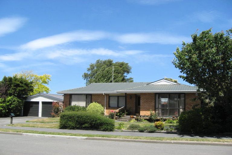 Photo of property in 2/2 Geraldo Place, Russley, Christchurch, 8042
