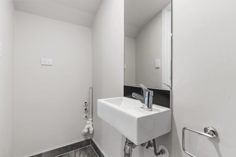 Photo of property in 46 Tokai Place, Glen Eden, 0602