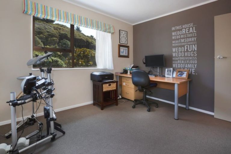 Photo of property in 9 Longitude Place, Whitby, Porirua, 5024