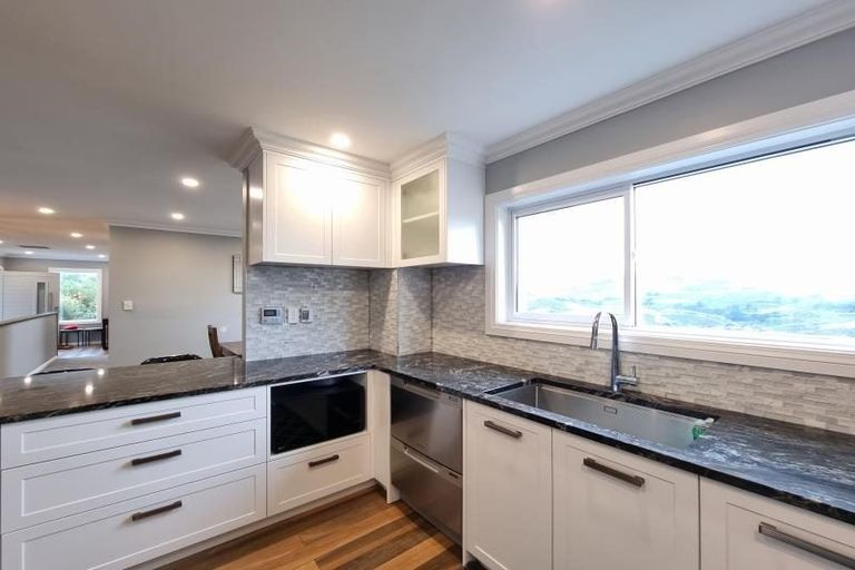 Photo of property in 25 Sandybrow, Churton Park, Wellington, 6037