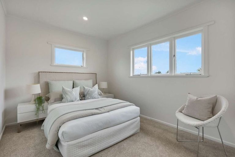 Photo of property in 17 Lancaster Road, Beach Haven, Auckland, 0626