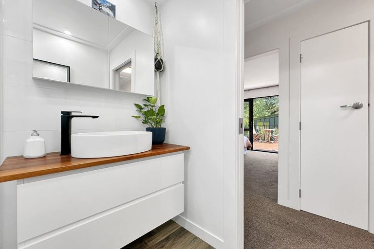 Photo of property in 11 Gibbs Place, Kinloch, Taupo, 3377