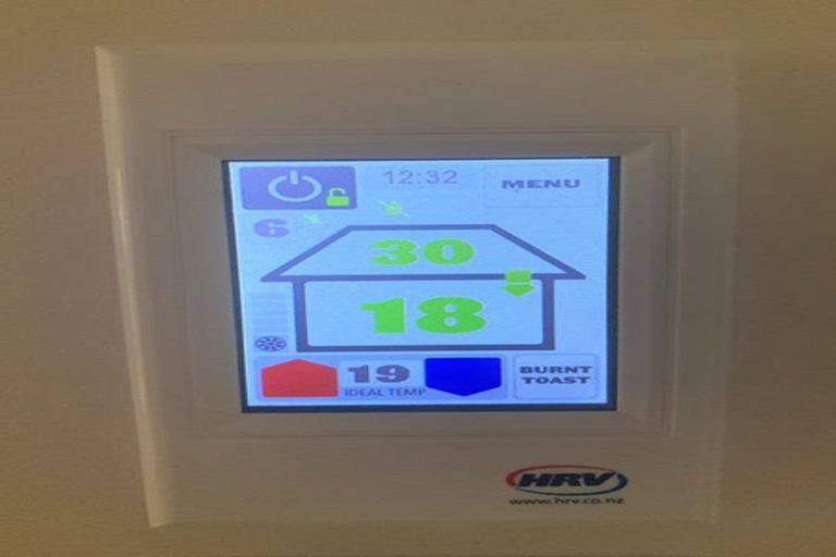 Photo of property in 15 James Street, Glenfield, Auckland, 0629