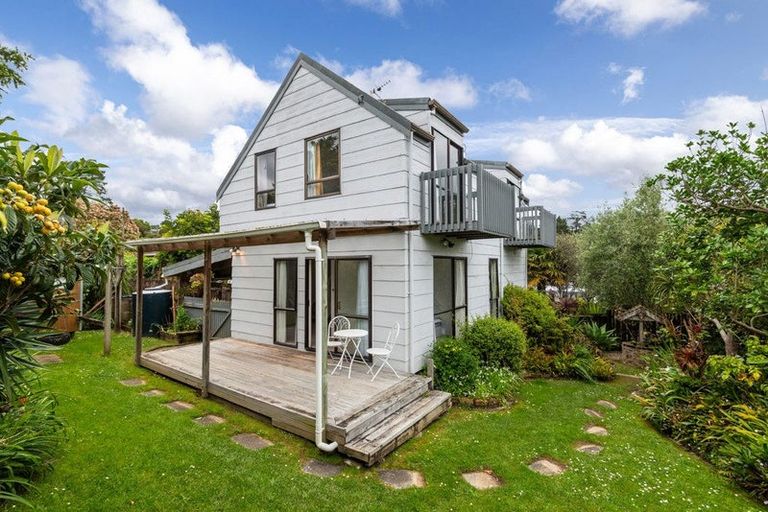 Photo of property in 2/38 Gatman Street, Birkdale, Auckland, 0626