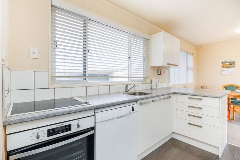 Photo of property in 20 Thomas Place, Foxton Beach, Foxton, 4815