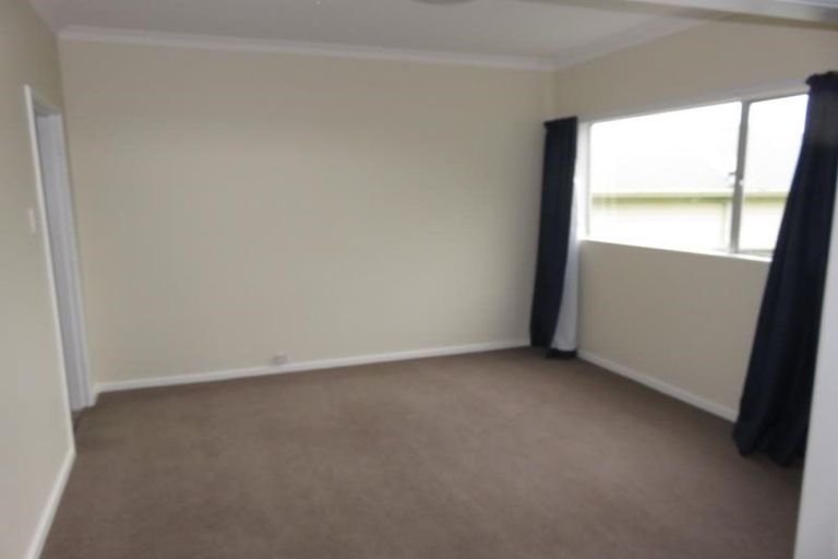 Photo of property in 27 Stewart Drive, Newlands, Wellington, 6037
