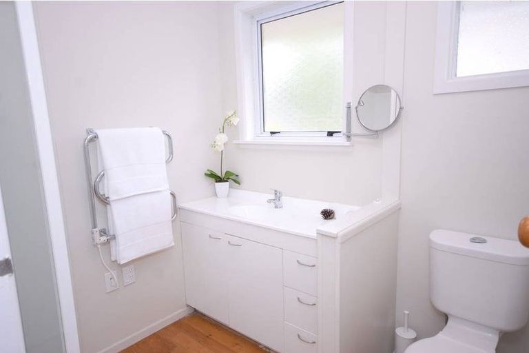 Photo of property in 1/2 Saltburn Road, Milford, Auckland, 0620