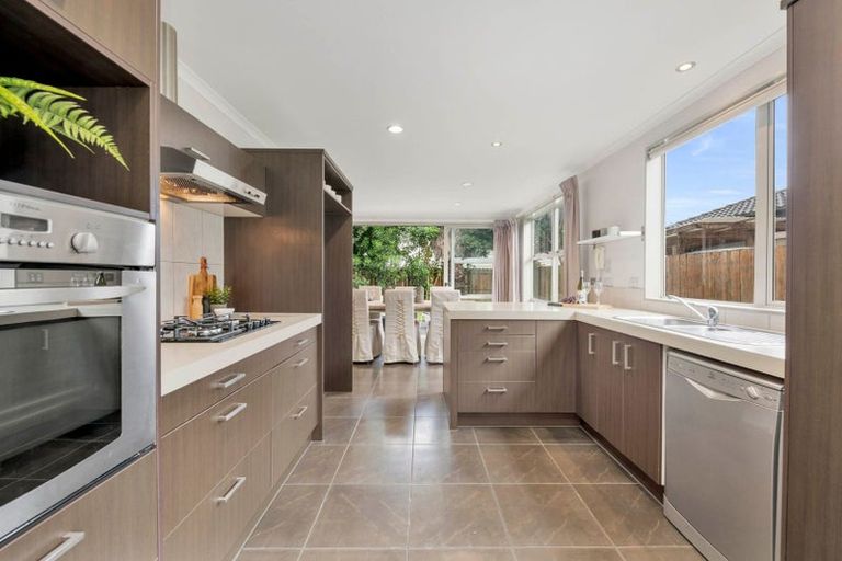 Photo of property in 30 The Track, Takanini, 2112