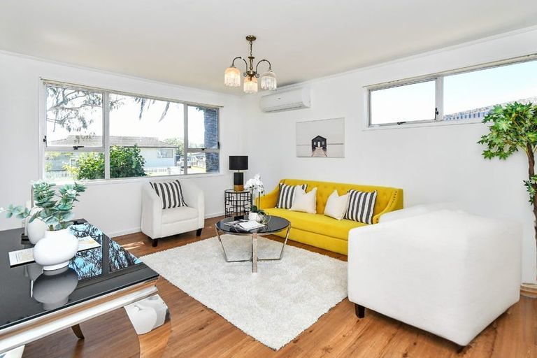 Photo of property in 33 Killington Crescent, Mangere, Auckland, 2022