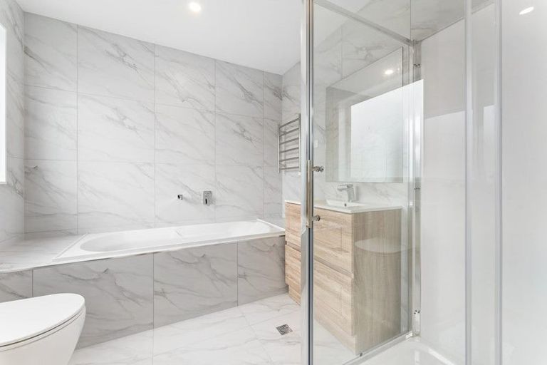 Photo of property in 5/4118a Great North Road, Glen Eden, Auckland, 0602